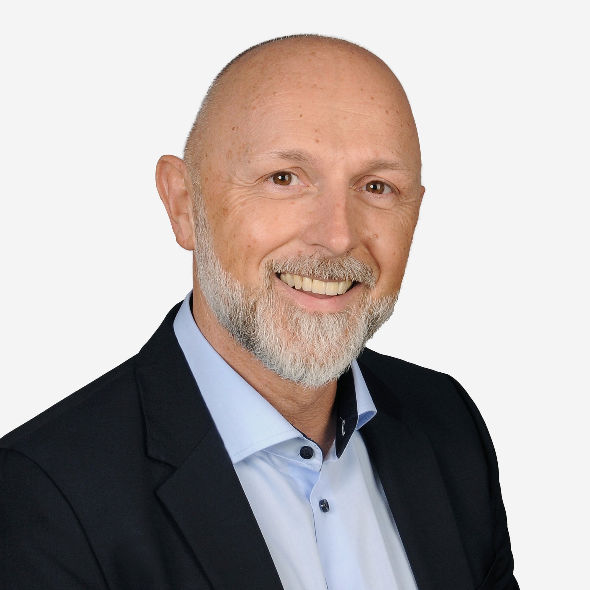 Profilbild von GAPTEQ-Gründer Hermann Hebben in hellblauem Hemd und dunklem Sacko