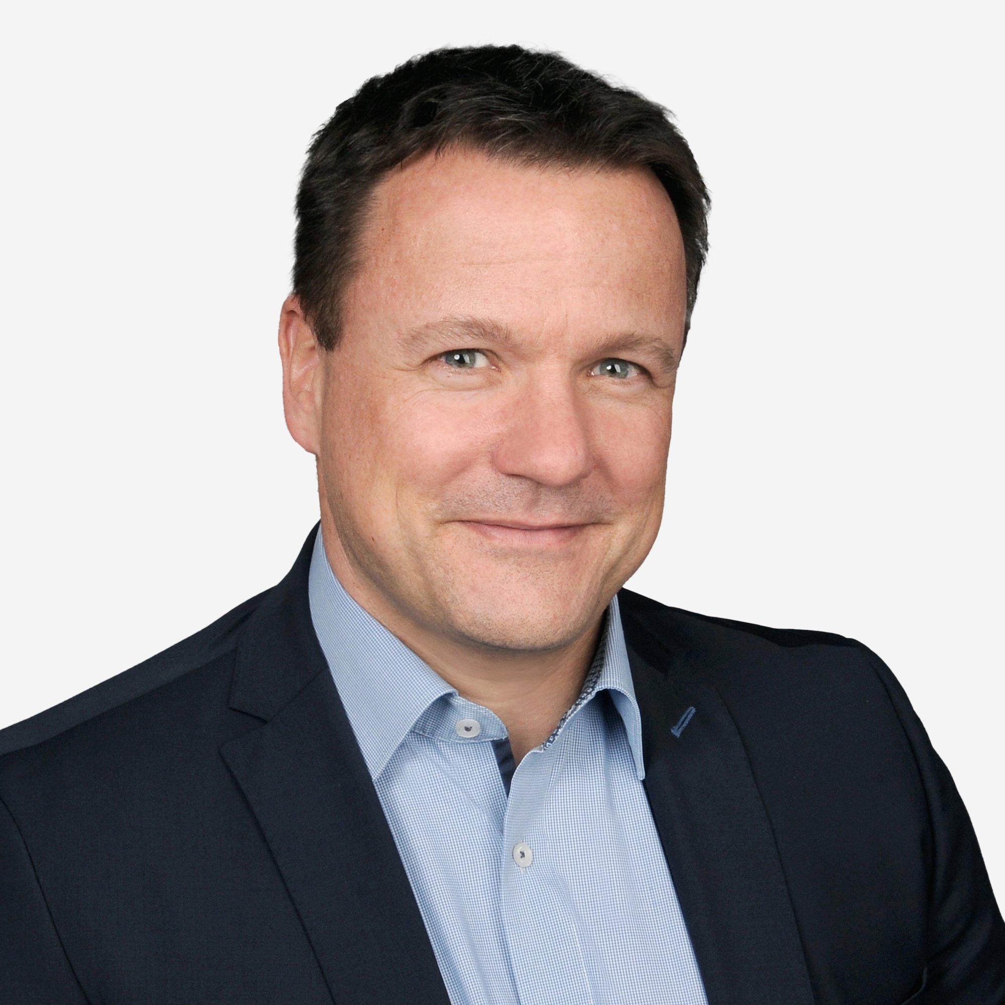 Profilbild von GAPTEQ-Gründer Steffen Vierkorn in hellblauem Hemd und dunklem Sacko